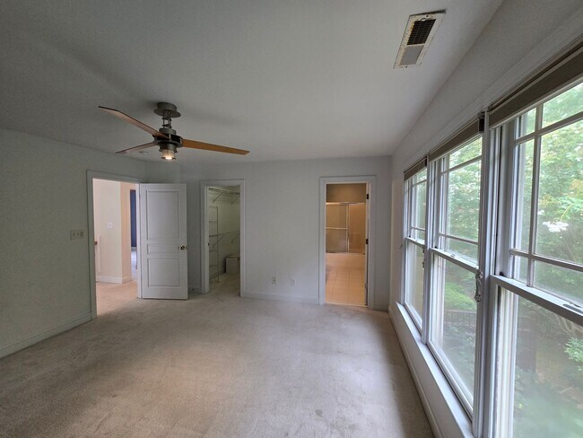 Building Photo - Stylish 3BR, 3BA Townhouse – Prime Location Near Durham & Chapel Hill!