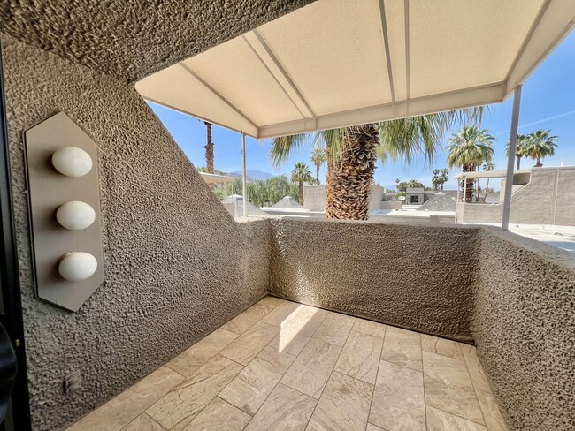 Building Photo - AVAILABLE NOW! 2 Bedroom / 2 Bathroom Cond...