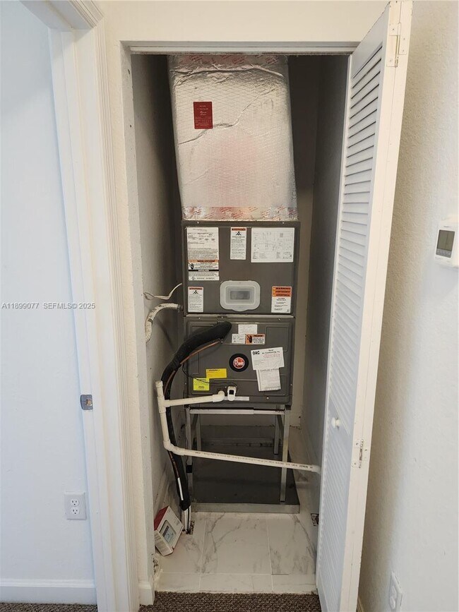 Building Photo - 452 NW 12th Pl