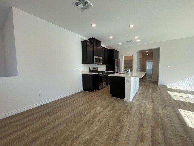 Building Photo - GATED 2 BED 2.5 BATH 2 CAR GARAGE 2 FLOOR ...