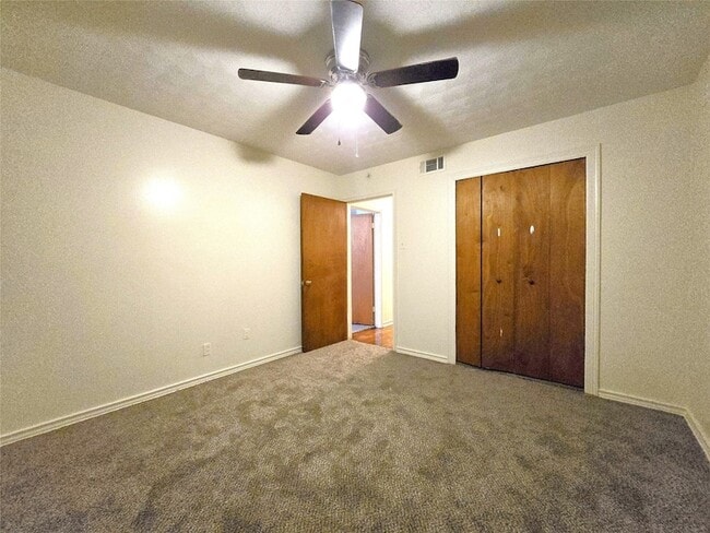 Building Photo - 648 Penguin Dr