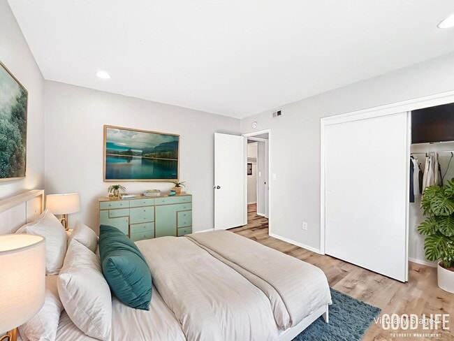 Building Photo - Stunning 2BD/2BA W/ Updated Kitchen, A/C, and Reserved Parking in La Mesa!