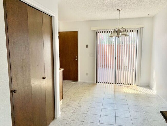 Building Photo - Spacious 2 Bed/1.5 Bath Duplex in West Loveland