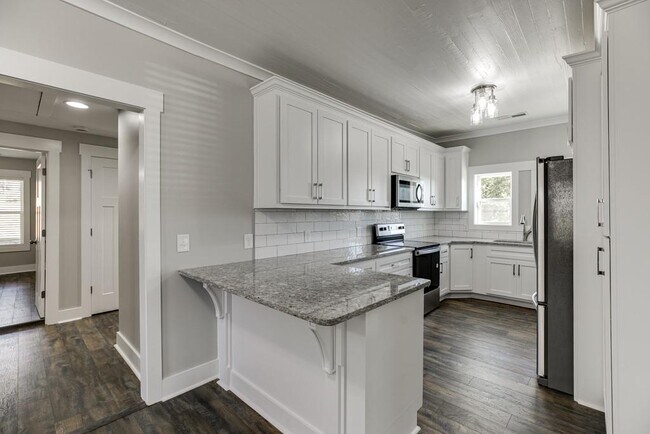 Building Photo - 4615 S Lee St