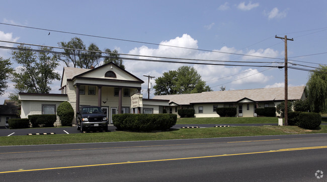 Building Photo - Plantation Garden Apartments