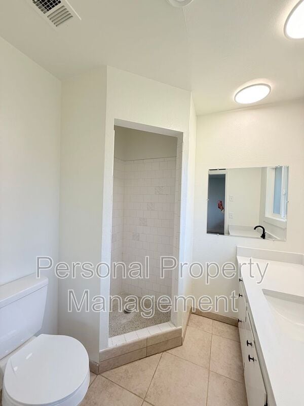 Building Photo - 12202 NE 2nd St