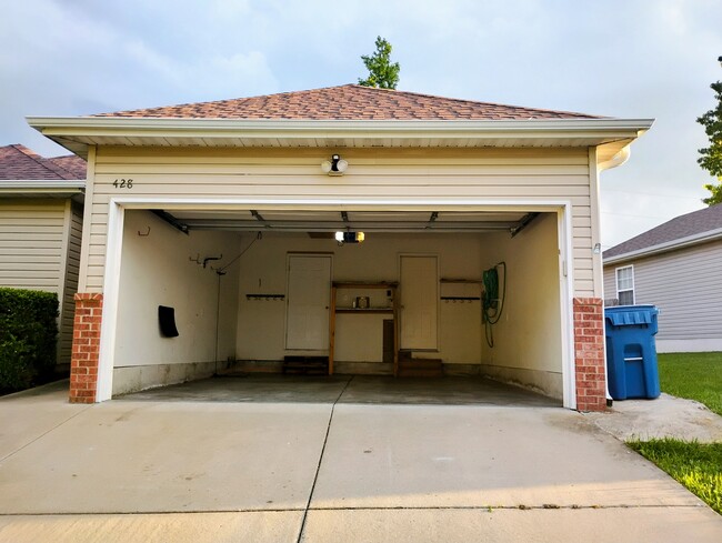 Building Photo - 428 W White Ash St