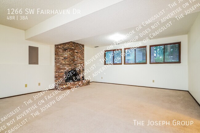 Building Photo - 1266 SW Fairhaven Dr