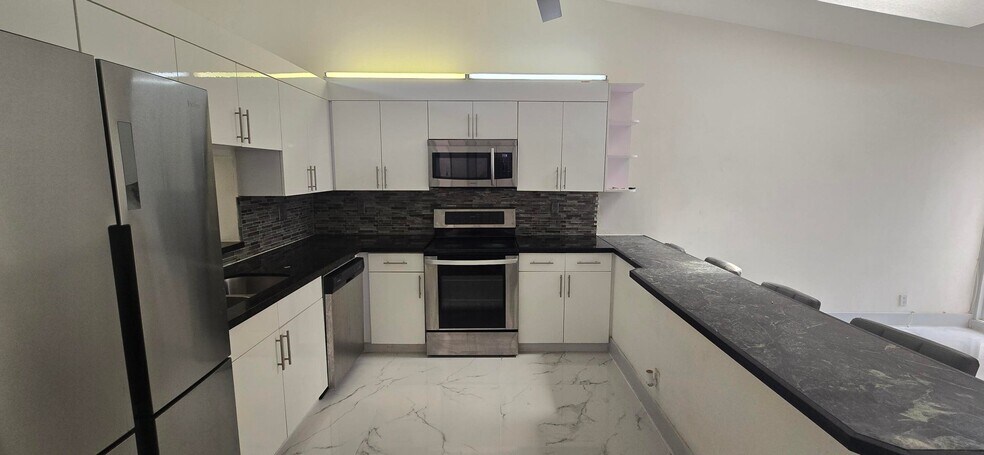 Building Photo - 5161 NW 11th Ln