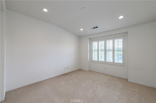 Building Photo - 31 Quartet-