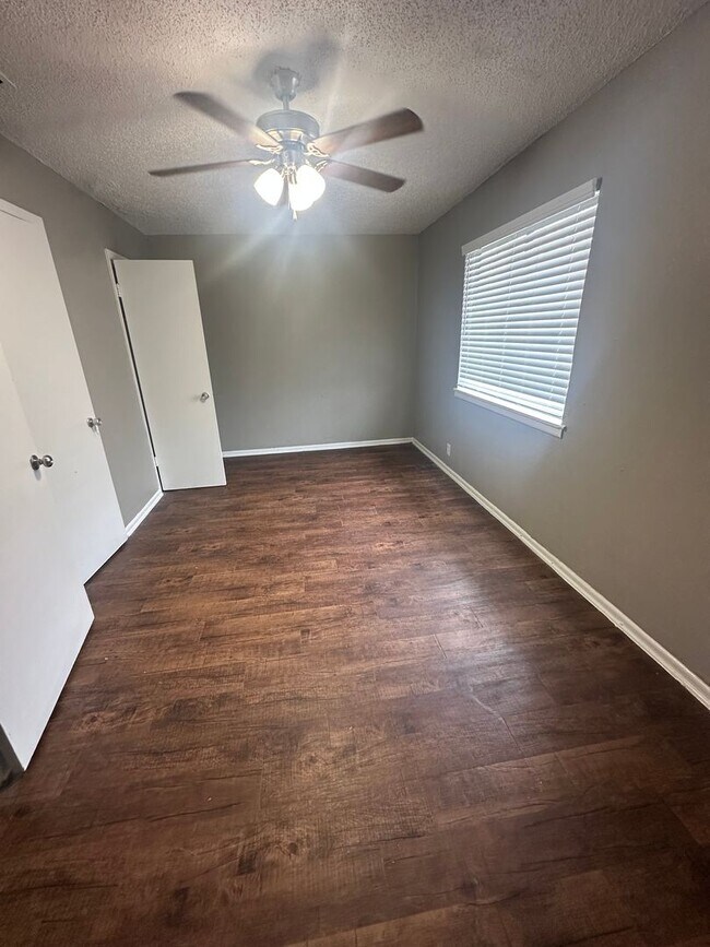 Building Photo - 6917 Basilwood Dr