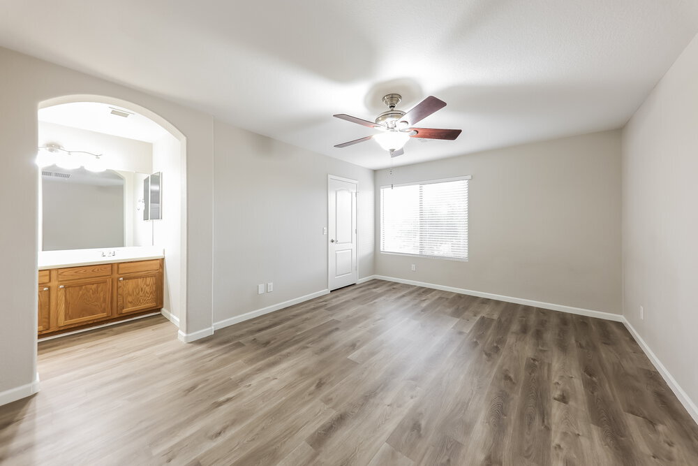 Building Photo - 2505 W Red Fox Rd