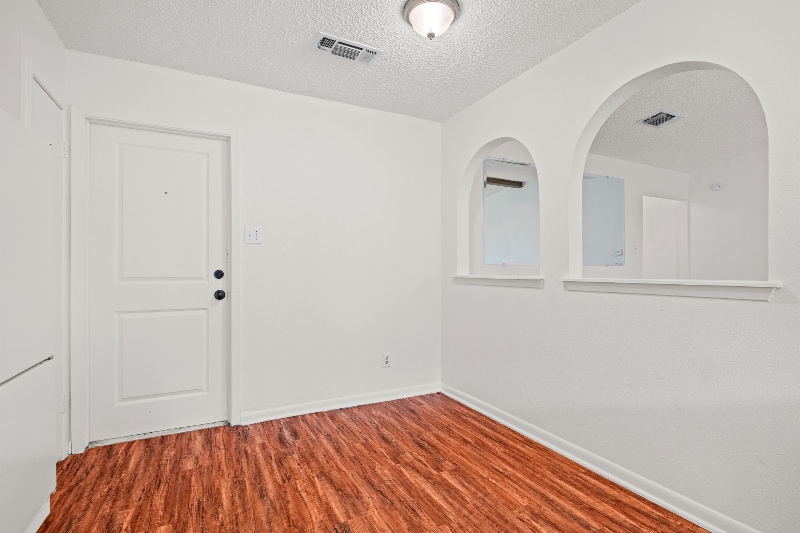 Building Photo - 236 E Cunningham Ave