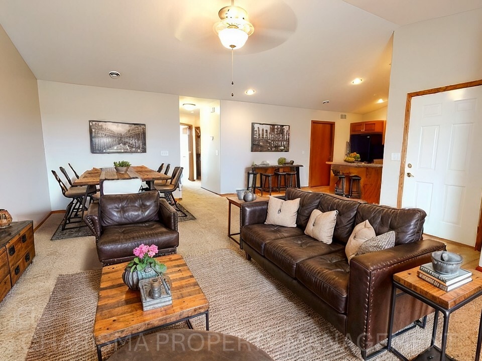 Building Photo - 304 Harvest Trl