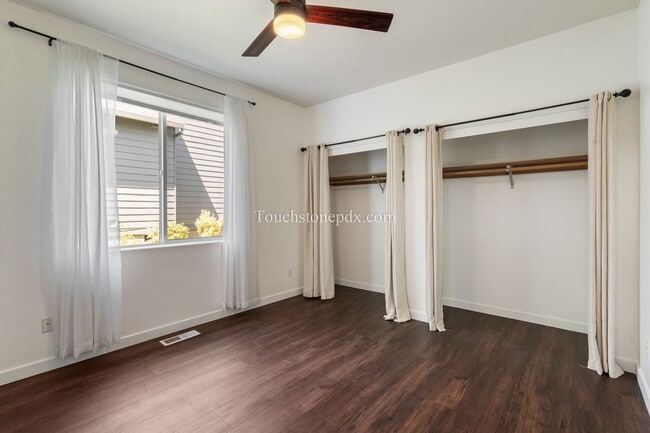 Building Photo - Newly Updated 2 Bed/2 Bath Home in Private...