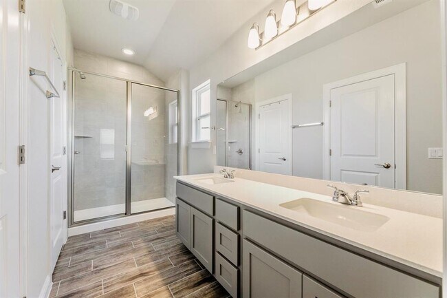 Building Photo - 157 Riverhill Dr