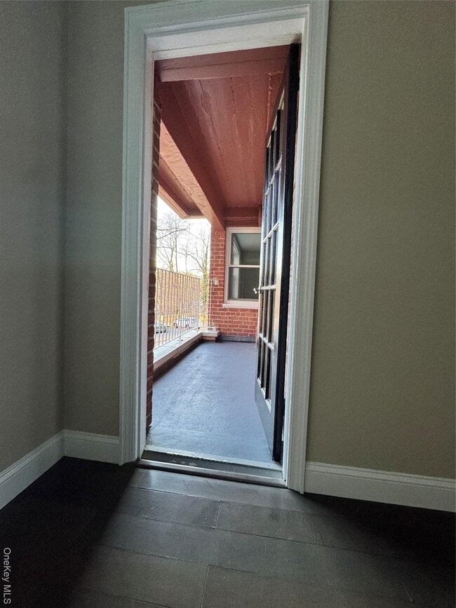 Building Photo - 555 Broadway