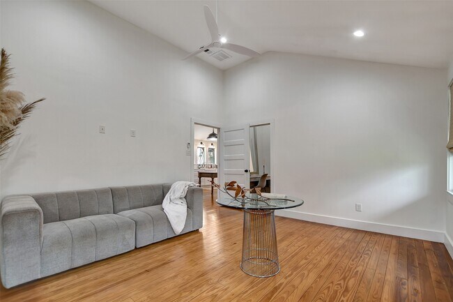 Building Photo - 507 Mason St