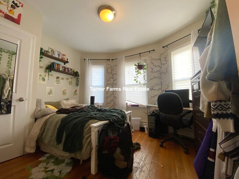 Building Photo - 14 Parker Hill Ave