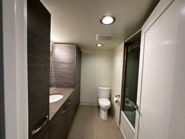 Building Photo - GORGEOUS FULLY FURNISHED in the heart of SLC!!!