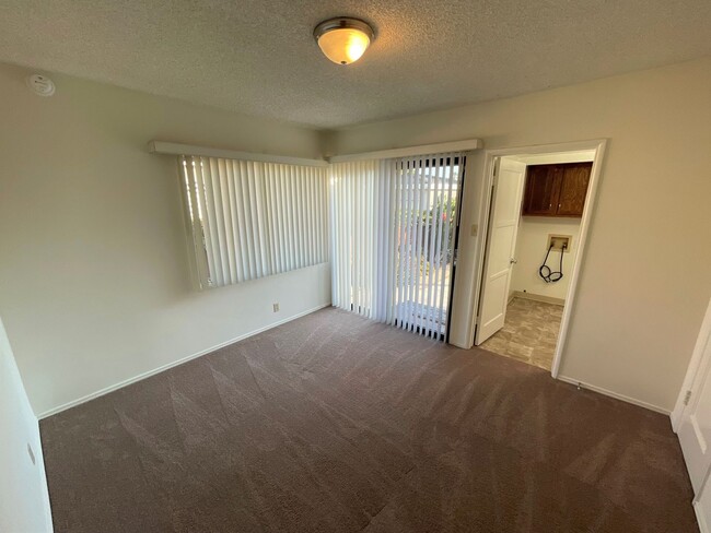 Building Photo - Central Ventura Home with Large Yard!