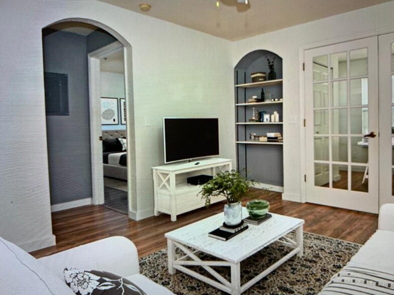 Building Photo - 832 Camargo Way