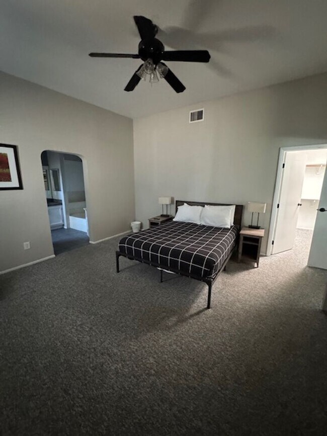 Building Photo - Northwest-3 bedroom/ 2 bathroom single family home w/ pool!