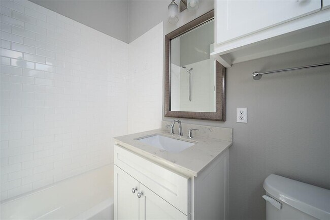 Building Photo - 5743 Kiam St