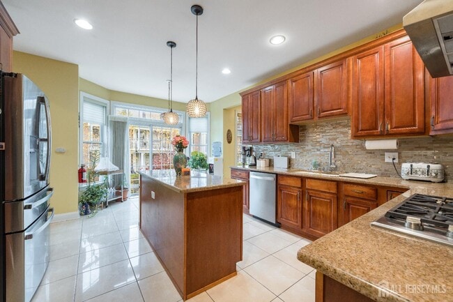 Building Photo - 2 Spinnaker Dr