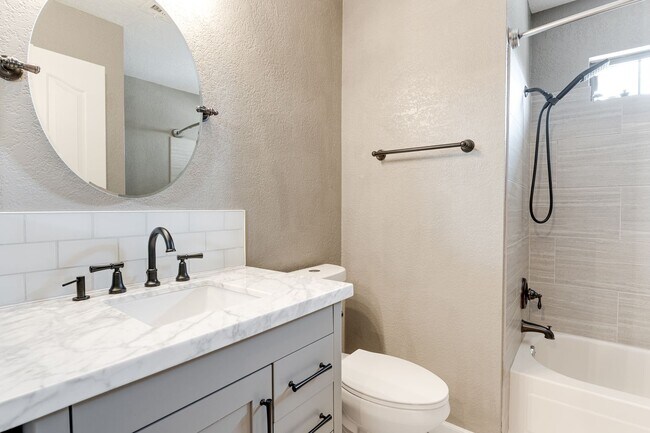 Building Photo - Remodeled 3-Bedroom Condo with Fireplace 8...