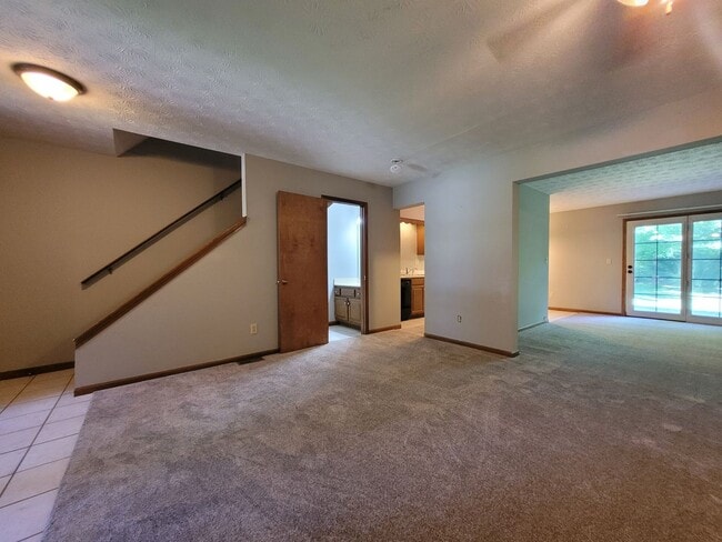 Building Photo - 3 Bedroom, 2.5 Bath Townhouse in Beavercreek!