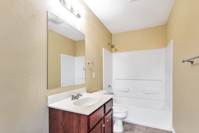 Building Photo - 428 Red Coat Tr