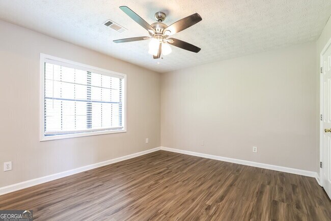 Building Photo - 4272 Falcon Crest Dr
