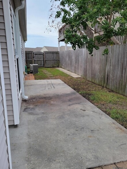 Building Photo - 40485 Sage Field Ct