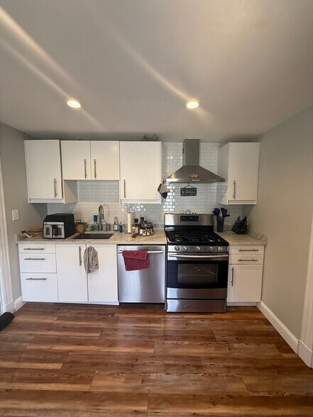 Primary Photo - 110 Quincy Ave