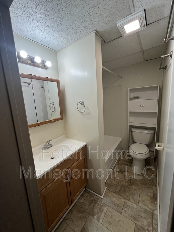 Building Photo - 521 Lehman St