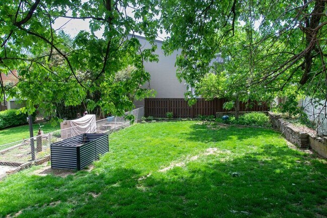 Building Photo - 6903 Cambridge Ave