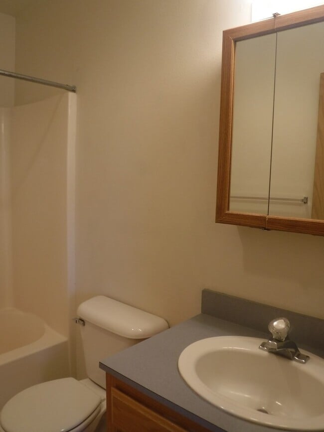 Building Photo - NE Bend 2 Bed/2.5 Bath Near St. Charles - Ocker Drive