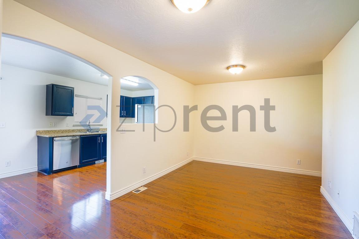 Building Photo - Unit