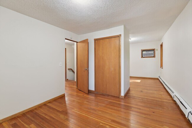 Building Photo - 519 W 22nd St