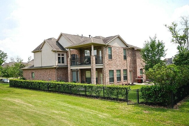 Building Photo - 8602 Two Sisters Ct