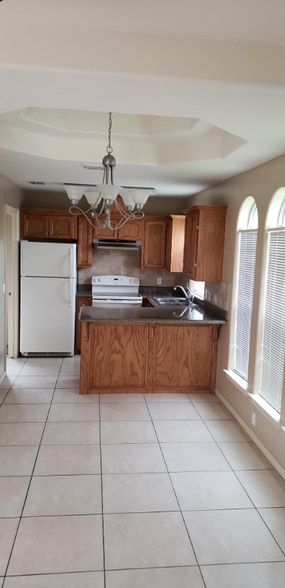 Building Photo - 1921 Horsetail Falls