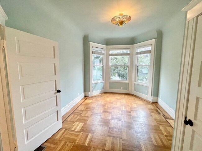 Building Photo - Mission Dolores Park Modern 2BR/1BA Deligh...