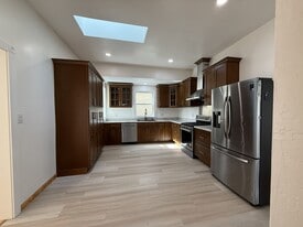 Building Photo - 1921 Harmon St