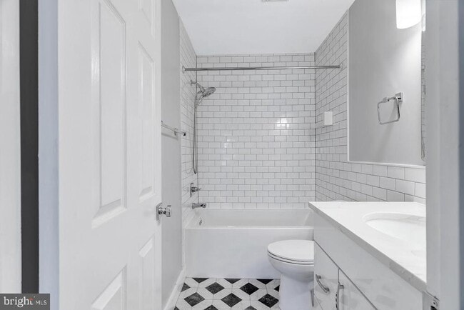 Building Photo - 5716 Chapman Mill Dr