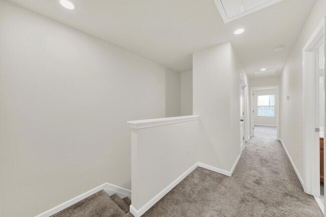 Building Photo - Beautiful Townhome in Indian Land