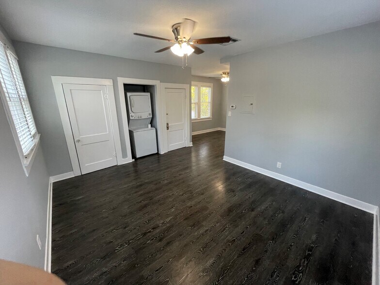 Building Photo - 506 E Guenther St