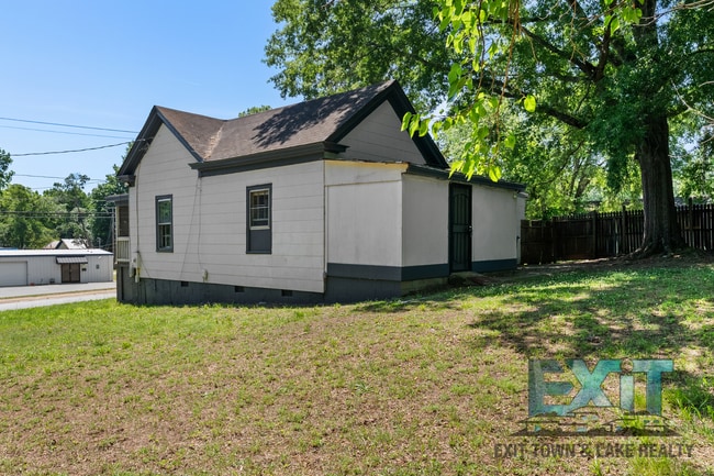 Building Photo - Freshly Updated 2BR Home Near Downtown Roanoke Rapids