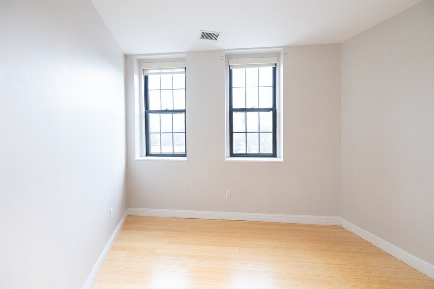 Building Photo - 490 Harrison Ave