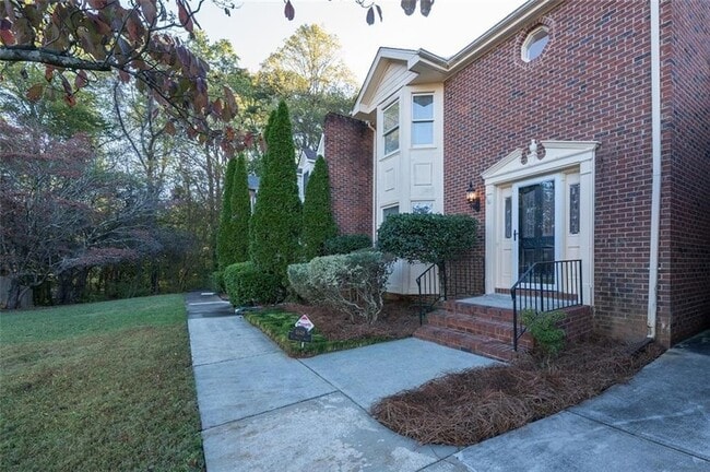 Building Photo - 4648 Calumet Cir NW